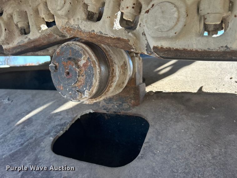 image for item DO1016 2011 John Deere 200D LC excavator