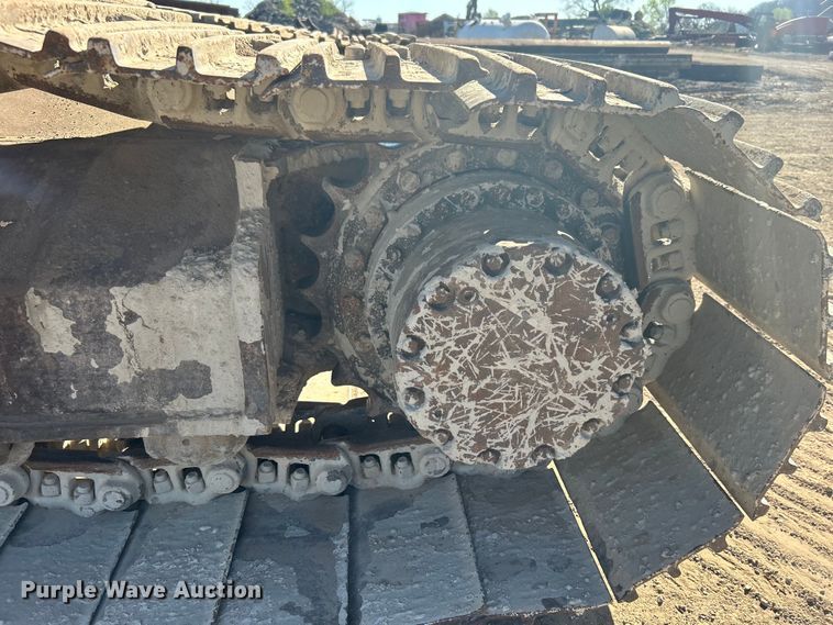 image for item DO1016 2011 John Deere 200D LC excavator