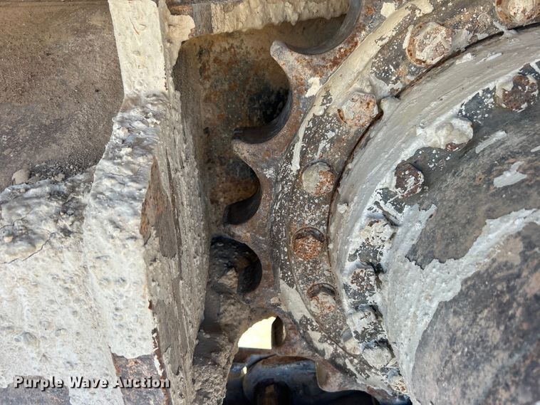 image for item DO1016 2011 John Deere 200D LC excavator