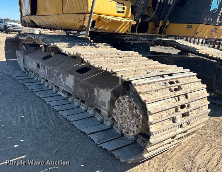 image for item DO1016 2011 John Deere 200D LC excavator