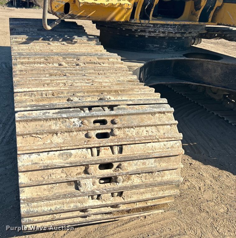 image for item DO1016 2011 John Deere 200D LC excavator