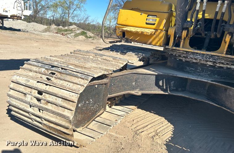 image for item DO1016 2011 John Deere 200D LC excavator