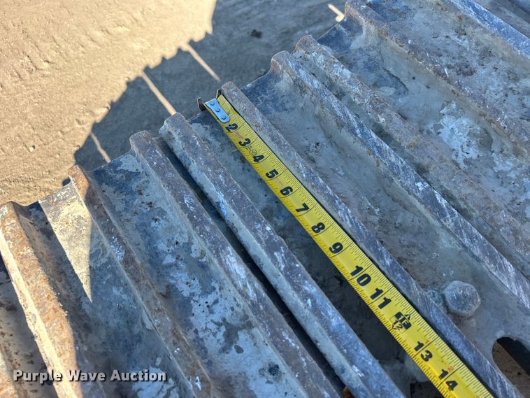 image for item DO1016 2011 John Deere 200D LC excavator