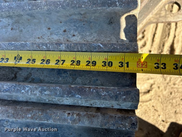 image for item DO1016 2011 John Deere 200D LC excavator