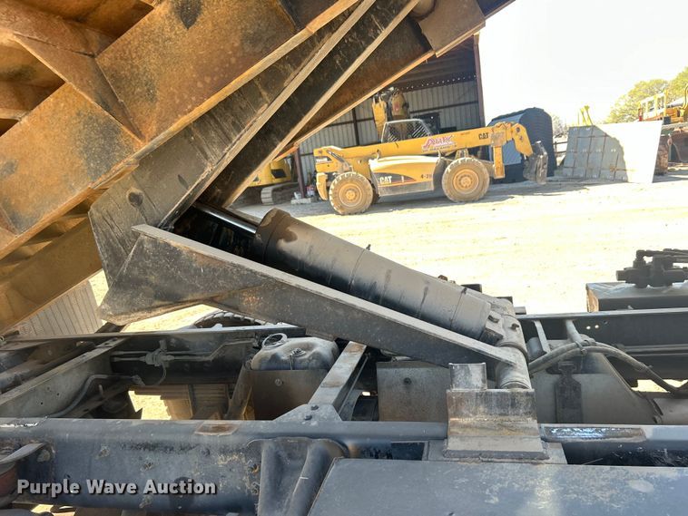 image for item DO1023 2006 GMC C5500 dump flatbed truck