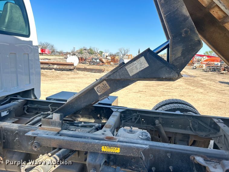 image for item DO1023 2006 GMC C5500 dump flatbed truck