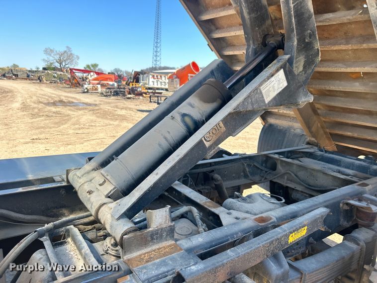 image for item DO1023 2006 GMC C5500 dump flatbed truck