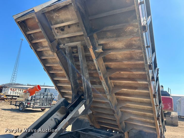 image for item DO1023 2006 GMC C5500 dump flatbed truck