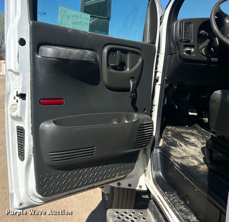 image for item DO1023 2006 GMC C5500 dump flatbed truck