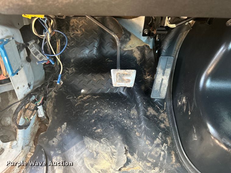 image for item DO1023 2006 GMC C5500 dump flatbed truck