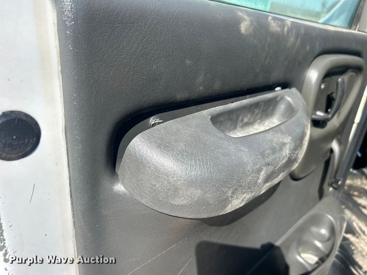 image for item DO1023 2006 GMC C5500 dump flatbed truck