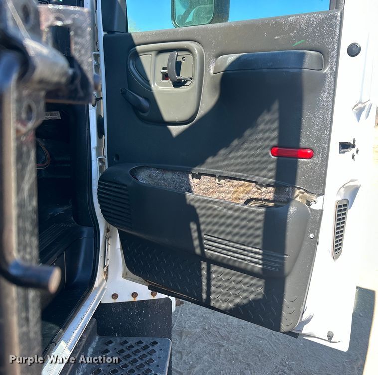 image for item DO1023 2006 GMC C5500 dump flatbed truck