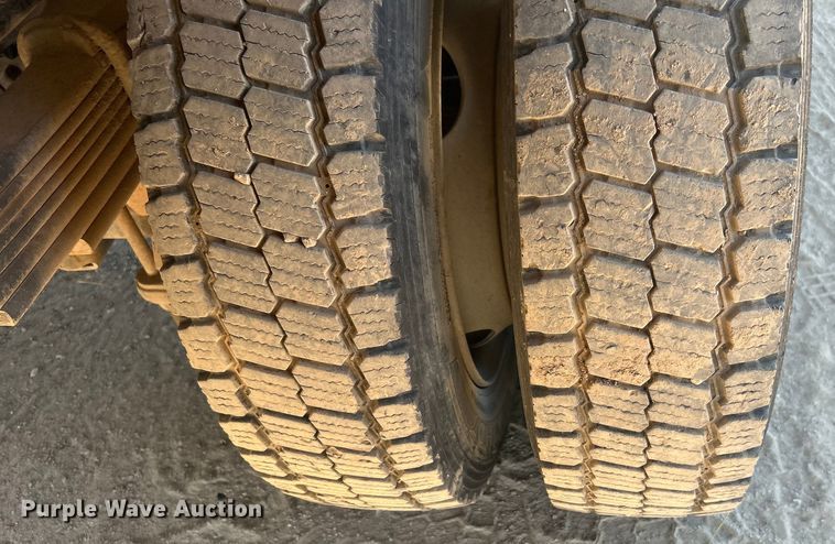 image for item DO1023 2006 GMC C5500 dump flatbed truck