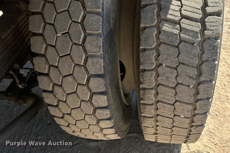 image for item DO1023 2006 GMC C5500 dump flatbed truck