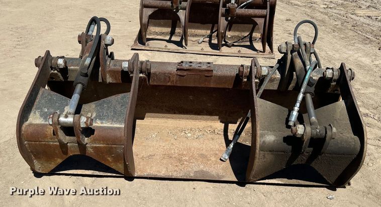image for item DO1028 Skid steer grapple bucket