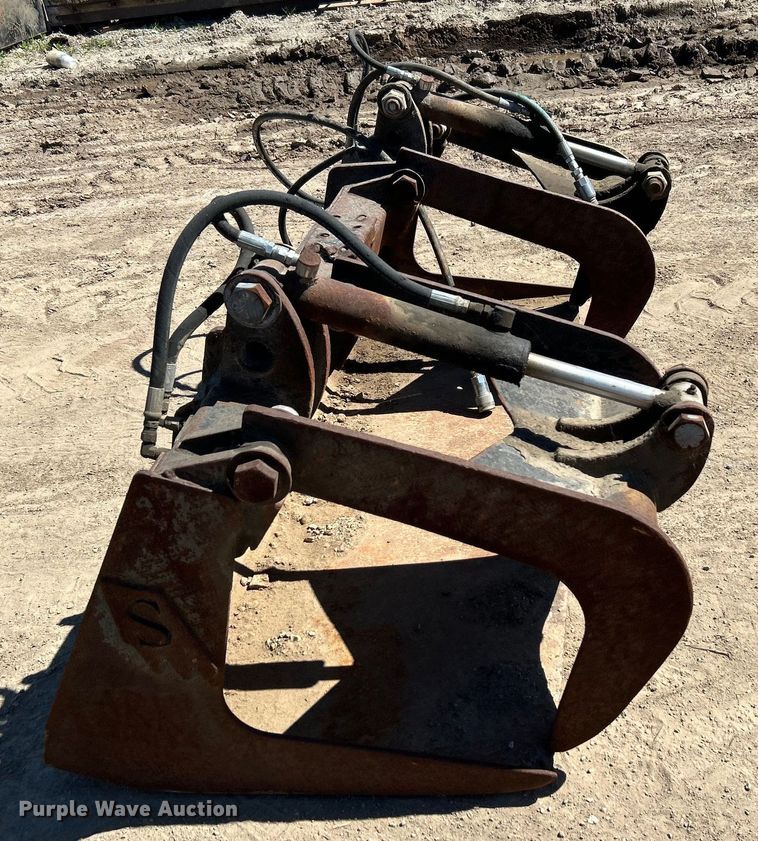 image for item DO1028 Skid steer grapple bucket