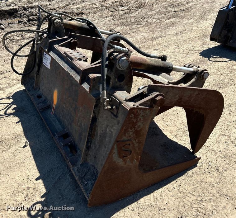 image for item DO1028 Skid steer grapple bucket
