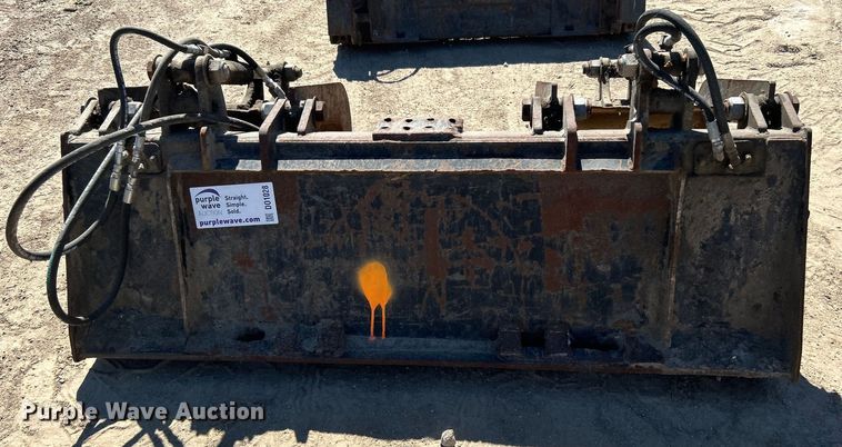 image for item DO1028 Skid steer grapple bucket