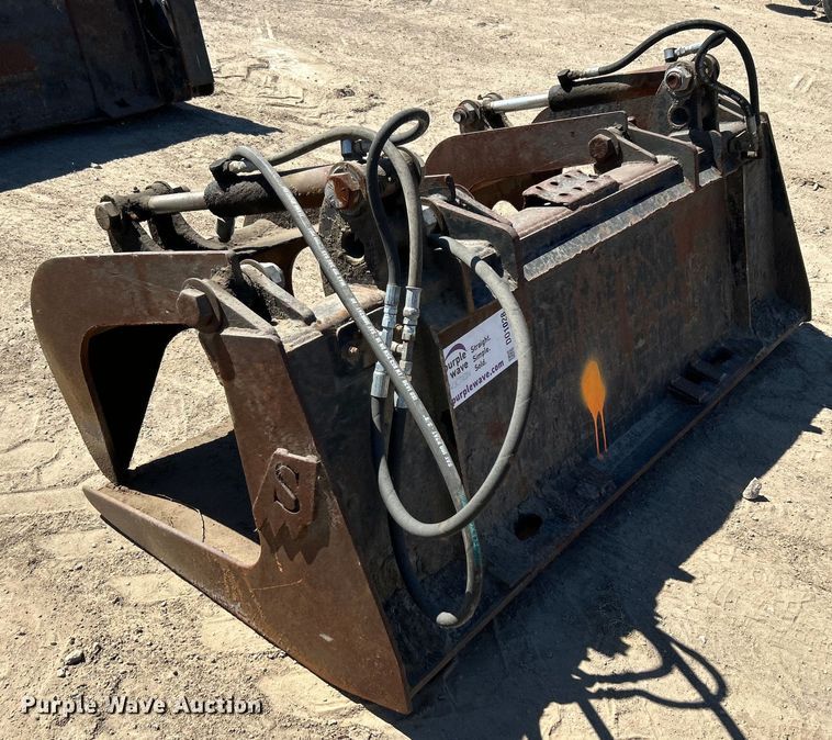 image for item DO1028 Skid steer grapple bucket
