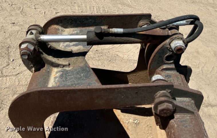 image for item DO1028 Skid steer grapple bucket