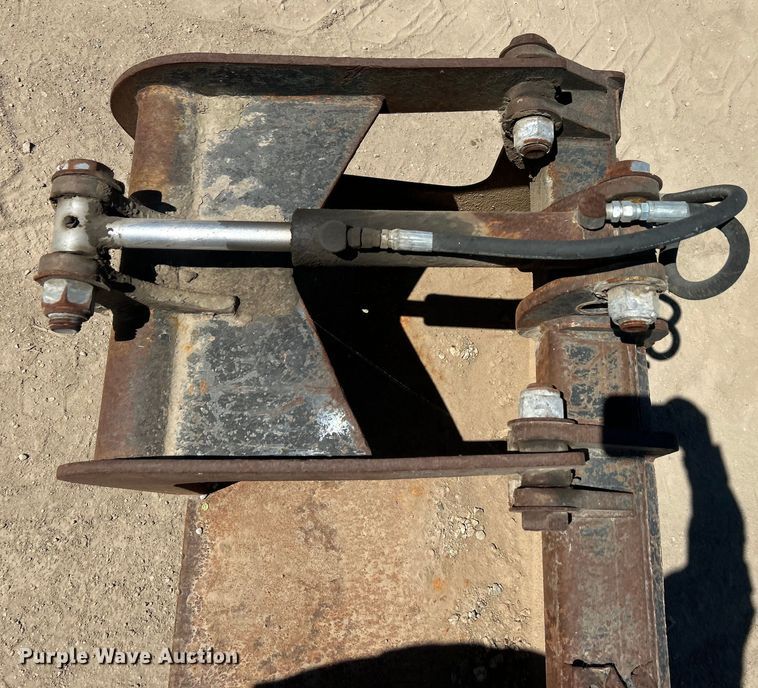 image for item DO1028 Skid steer grapple bucket