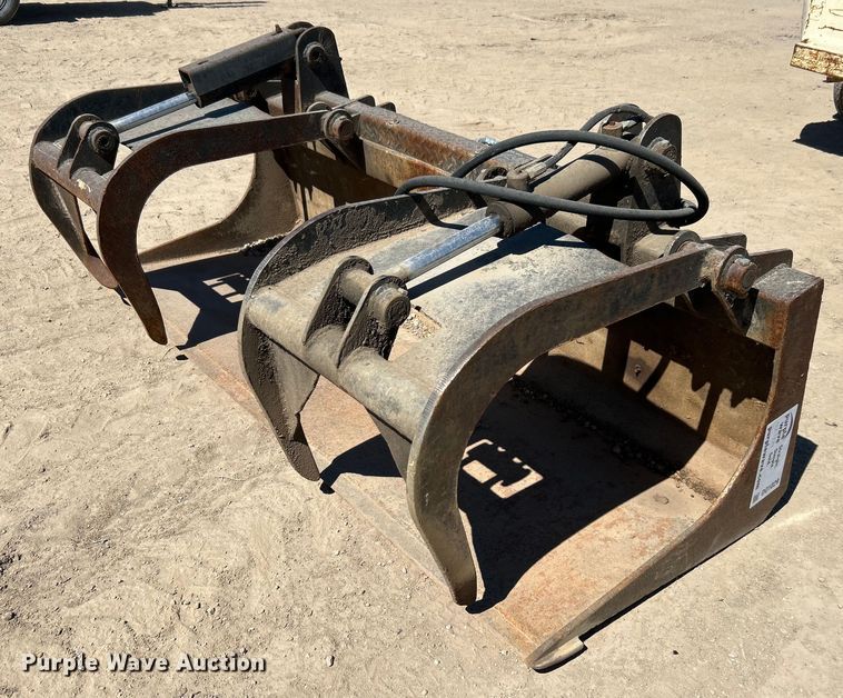 image for item DO1029 Skid steer grapple bucket
