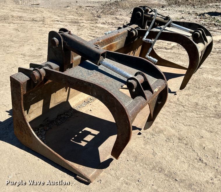 image for item DO1029 Skid steer grapple bucket