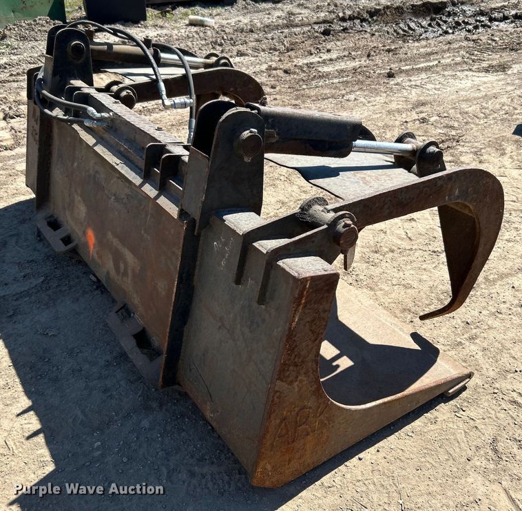 image for item DO1029 Skid steer grapple bucket