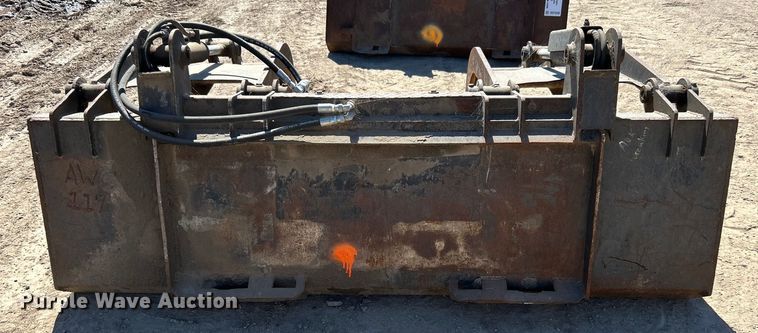 image for item DO1029 Skid steer grapple bucket