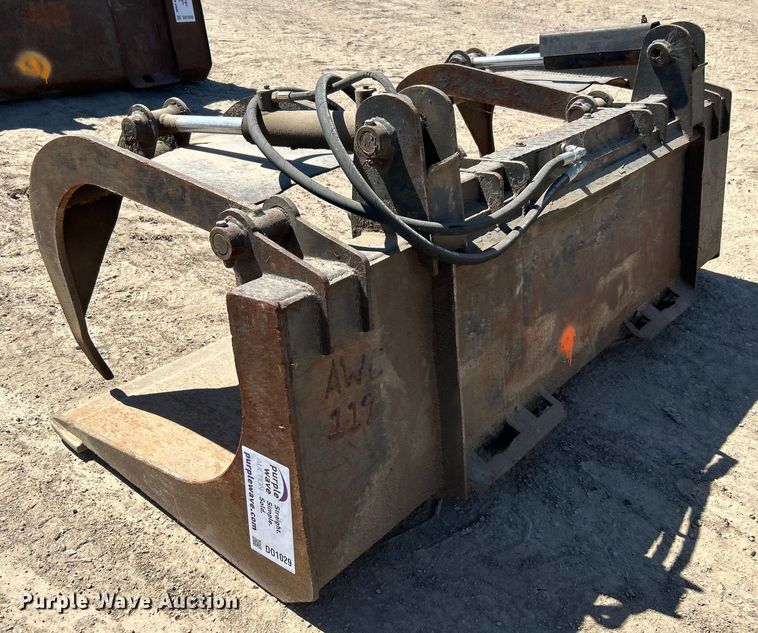image for item DO1029 Skid steer grapple bucket