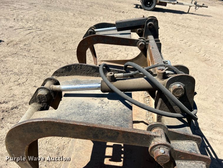 image for item DO1029 Skid steer grapple bucket