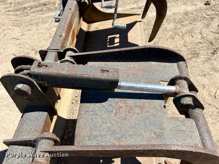 image for item DO1029 Skid steer grapple bucket