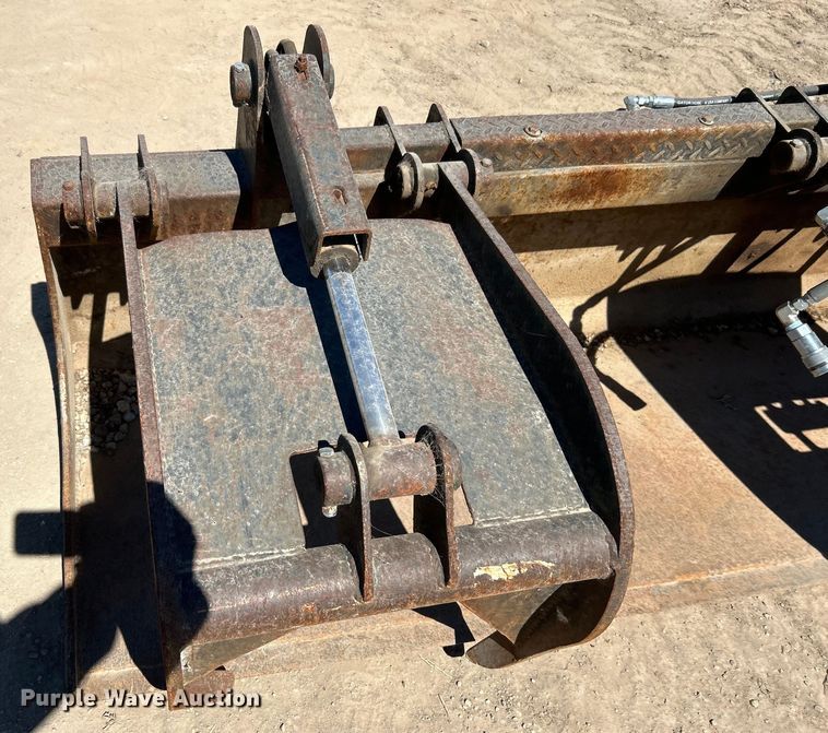 image for item DO1029 Skid steer grapple bucket