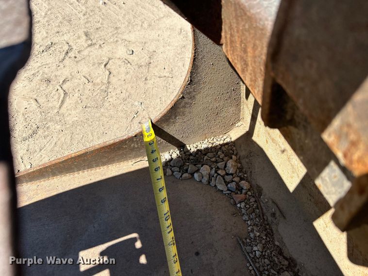 image for item DO1029 Skid steer grapple bucket