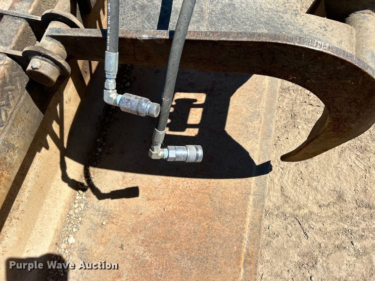 image for item DO1029 Skid steer grapple bucket