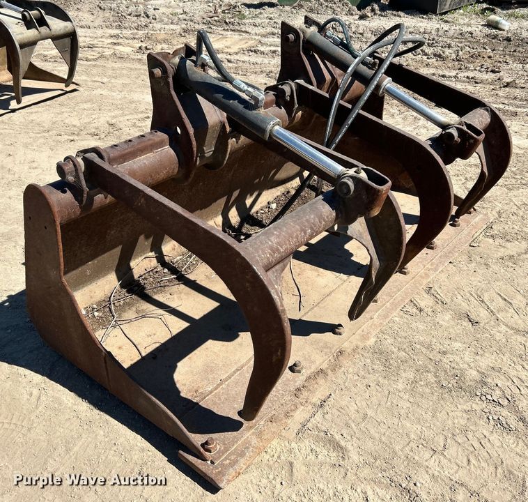 image for item DO1030 Skid steer grapple bucket