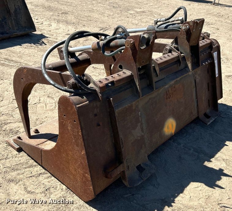 image for item DO1030 Skid steer grapple bucket