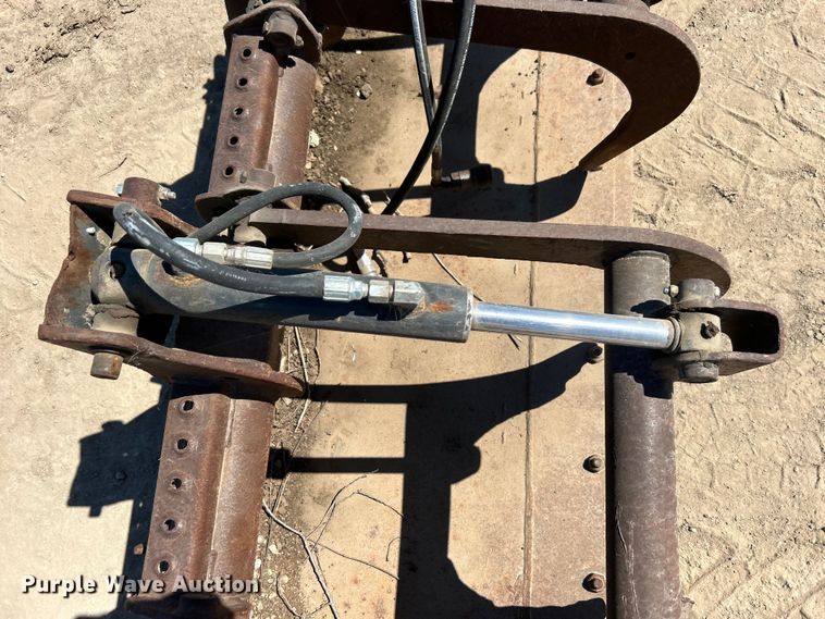 image for item DO1030 Skid steer grapple bucket