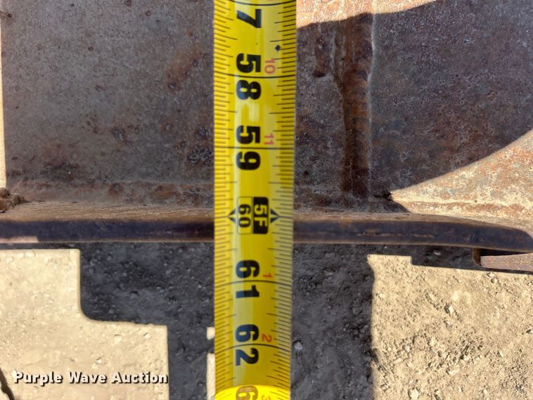 image for item DO1030 Skid steer grapple bucket