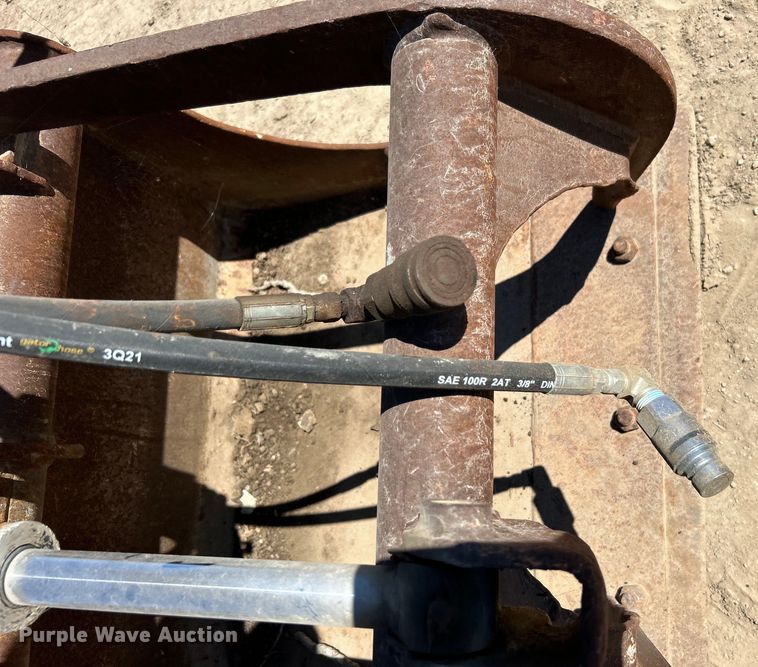 image for item DO1030 Skid steer grapple bucket