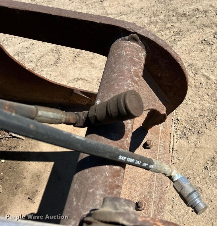 image for item DO1030 Skid steer grapple bucket