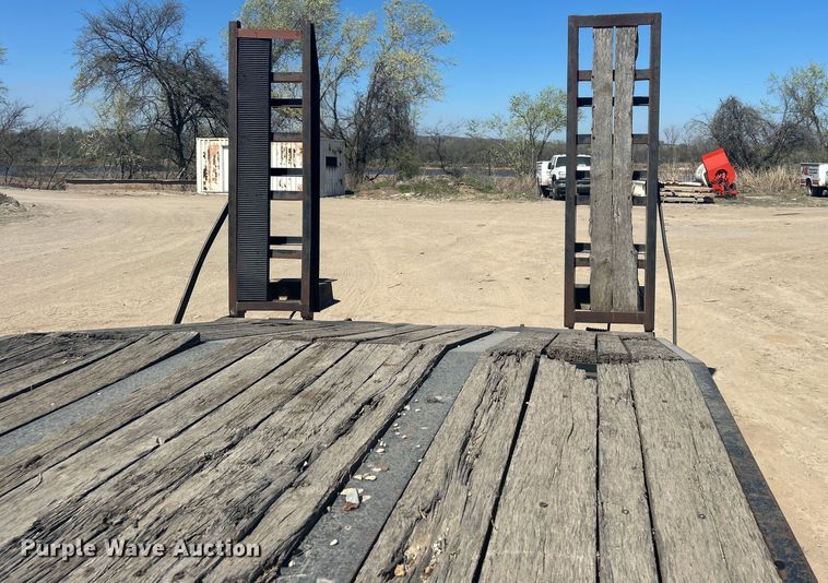 image for item DO1041 2010 Kaufman equipment trailer