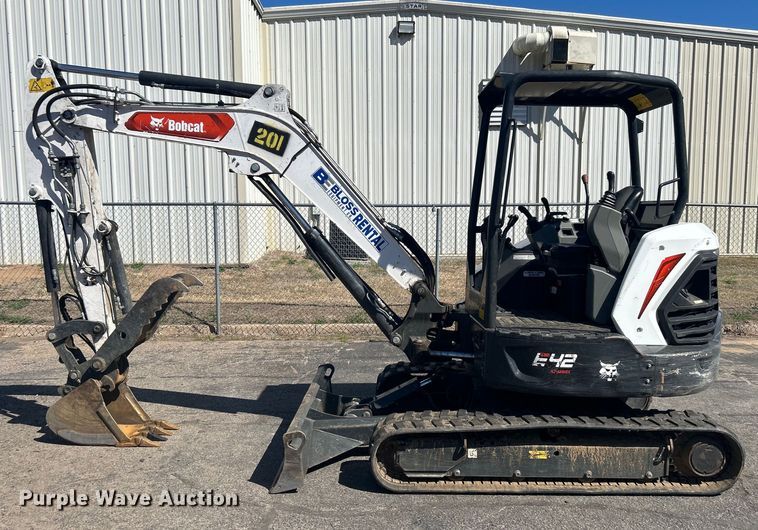 image for item DO1042 2022 Bobcat  E42 mini excavator