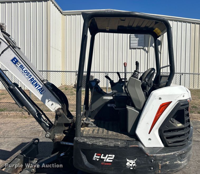 image for item DO1042 2022 Bobcat  E42 mini excavator