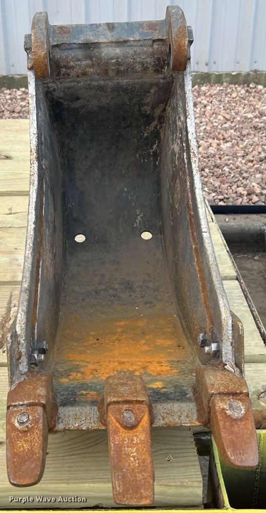 image for item DO1042 2022 Bobcat  E42 mini excavator