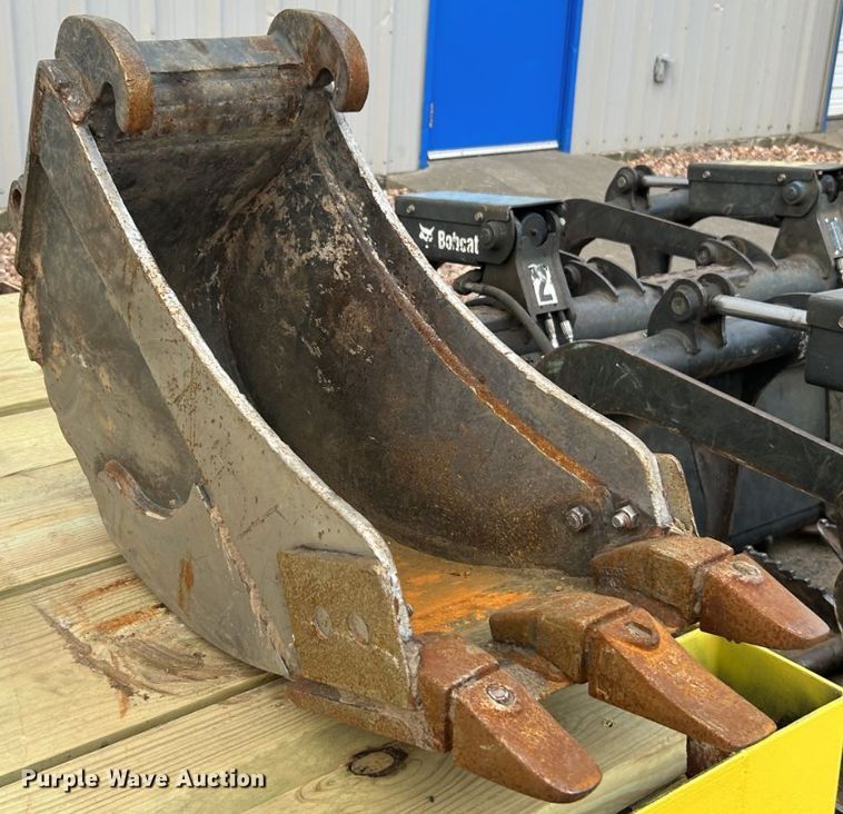 image for item DO1042 2022 Bobcat  E42 mini excavator