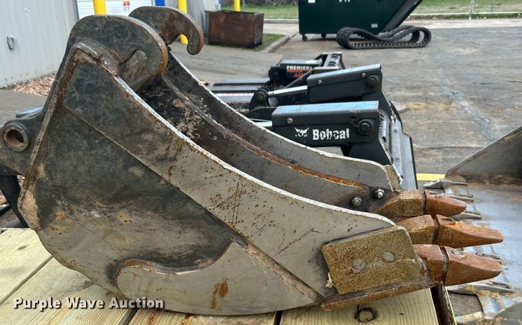 image for item DO1042 2022 Bobcat  E42 mini excavator