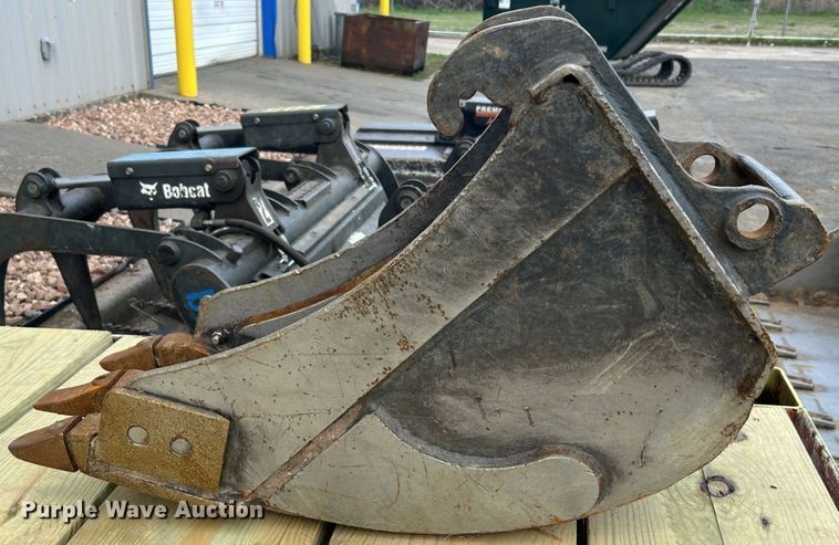 image for item DO1042 2022 Bobcat  E42 mini excavator