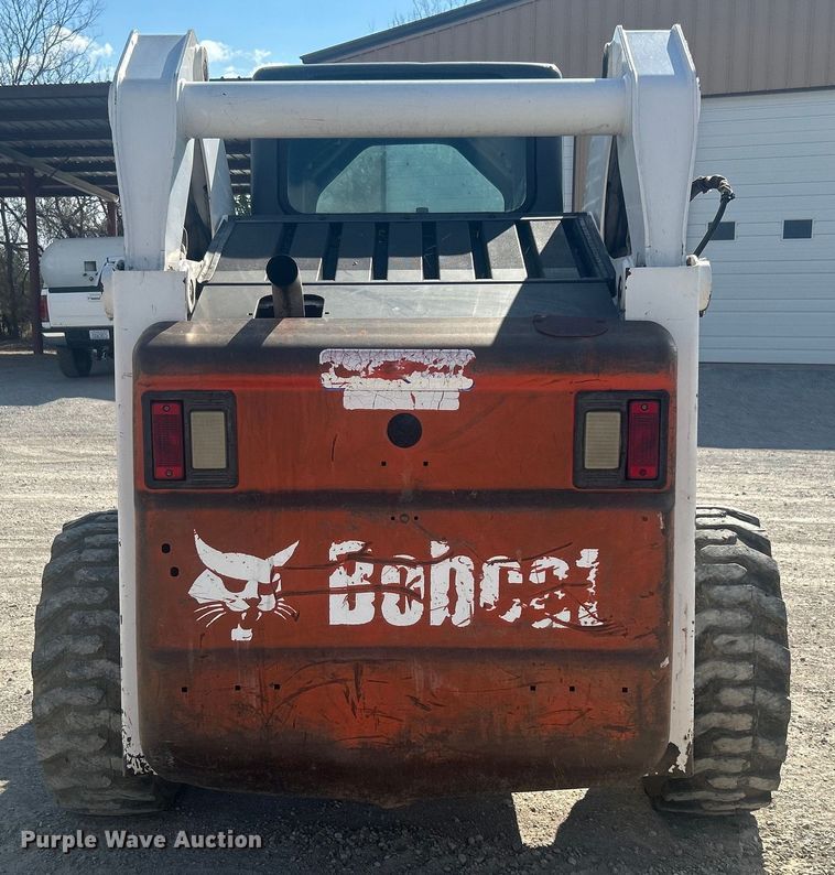 image for item DO1045 2004 Bobcat S250 skid steer loader