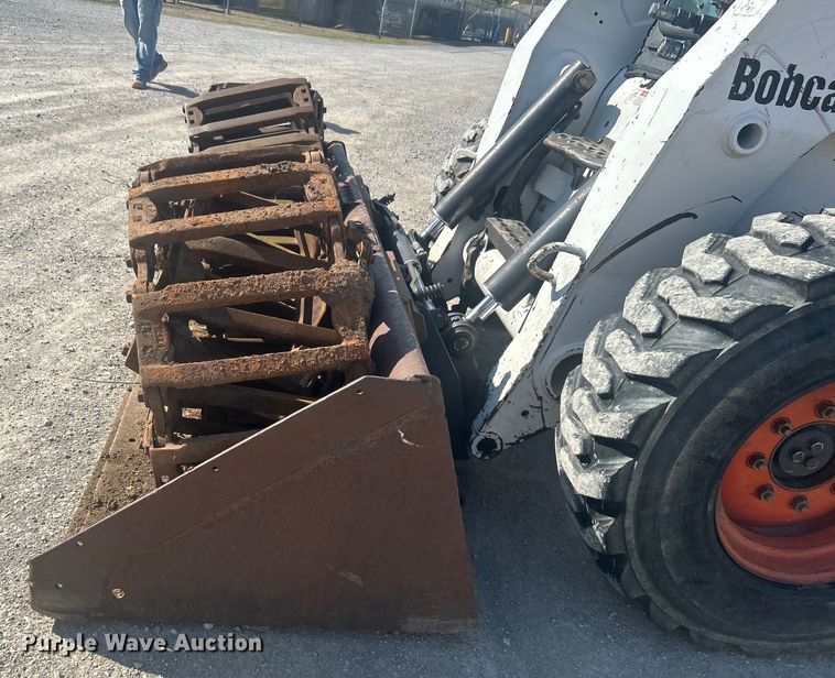 image for item DO1045 2004 Bobcat S250 skid steer loader